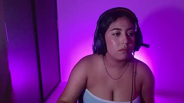 Explore our live girls sluts from our Custom and Multi clubs and checkout exclusive access to highly interactive content, such as shape, hair, titties, pussy type and many more.