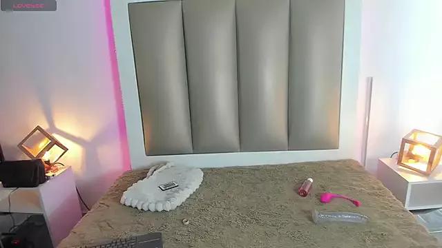 Explore our live girls sluts from our Custom and Multi clubs and checkout exclusive access to highly interactive content, such as shape, hair, titties, pussy type and many more.