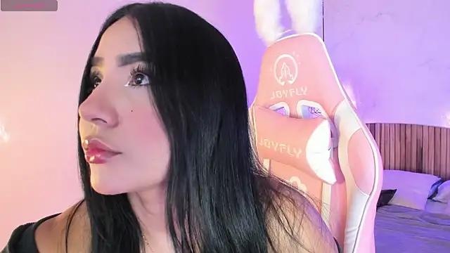 Explore our live girls sluts from our Custom and Multi clubs and checkout exclusive access to highly interactive content, such as shape, hair, titties, pussy type and many more.