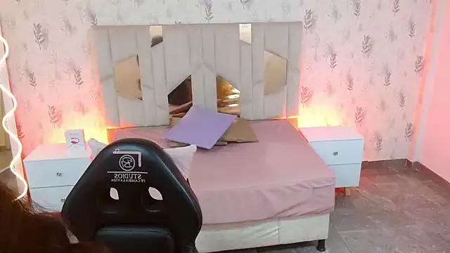 Explore our live girls sluts from our Custom and Multi clubs and checkout exclusive access to highly interactive content, such as shape, hair, titties, pussy type and many more.