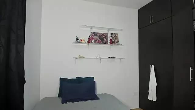Explore our live girls sluts from our Custom and Multi clubs and checkout exclusive access to highly interactive content, such as shape, hair, titties, pussy type and many more.