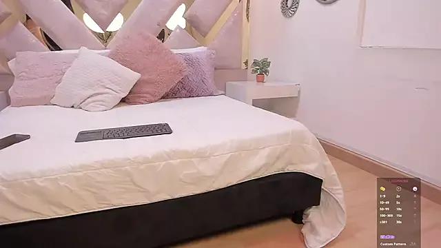 Explore our live girls sluts from our Custom and Multi clubs and checkout exclusive access to highly interactive content, such as shape, hair, titties, pussy type and many more.