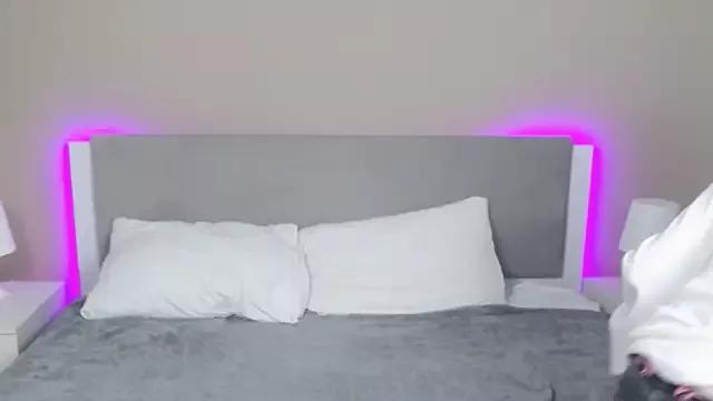 Explore our live girls sluts from our Custom and Multi clubs and checkout exclusive access to highly interactive content, such as shape, hair, titties, pussy type and many more.