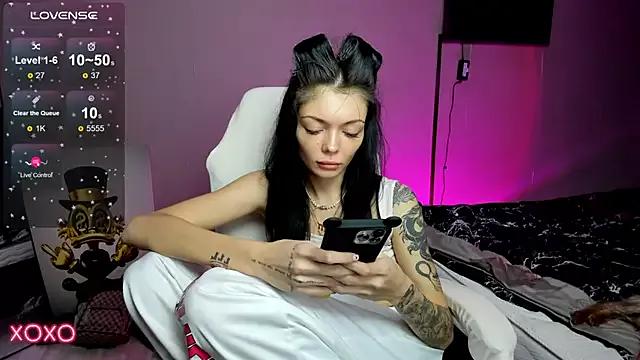 Mariella_Adamss from StripChat is Freechat