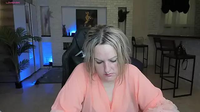 Explore our live girls sluts from our Custom and Multi clubs and checkout exclusive access to highly interactive content, such as shape, hair, titties, pussy type and many more.