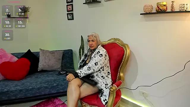 Explore our live girls sluts from our Custom and Multi clubs and checkout exclusive access to highly interactive content, such as shape, hair, titties, pussy type and many more.