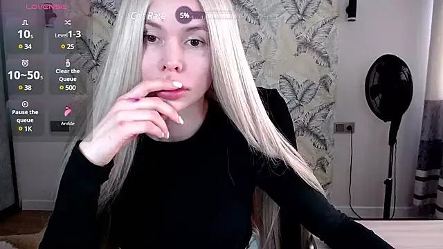 Marmalade_Fox from StripChat