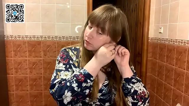 Photos of MaroonMoon_ from StripChat is Freechat