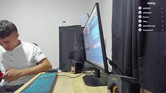 martin_elias from StripChat is Freechat