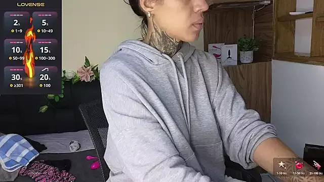 Explore our live girls sluts from our Custom and Multi clubs and checkout exclusive access to highly interactive content, such as shape, hair, titties, pussy type and many more.