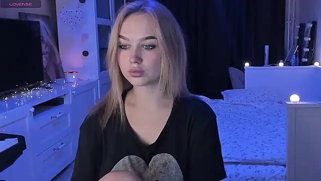 Explore our live girls sluts from our Custom and Multi clubs and checkout exclusive access to highly interactive content, such as shape, hair, titties, pussy type and many more.