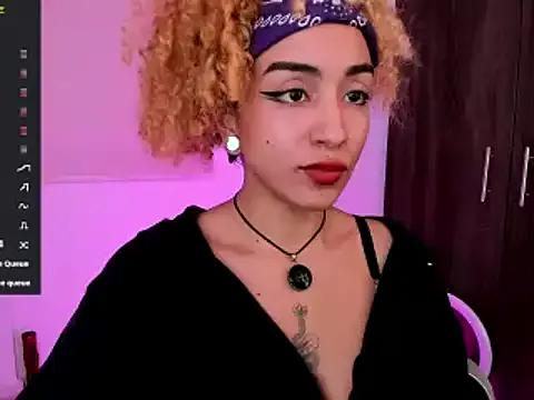 Explore our live girls sluts from our Custom and Multi clubs and checkout exclusive access to highly interactive content, such as shape, hair, titties, pussy type and many more.