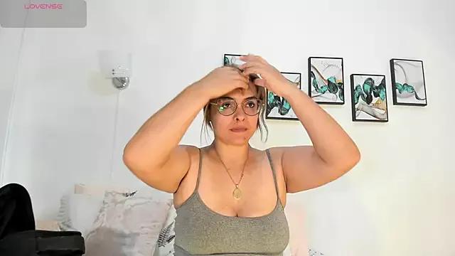 Explore our live girls sluts from our Custom and Multi clubs and checkout exclusive access to highly interactive content, such as shape, hair, titties, pussy type and many more.