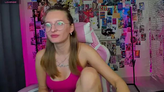 Explore our live girls sluts from our Custom and Multi clubs and checkout exclusive access to highly interactive content, such as shape, hair, titties, pussy type and many more.