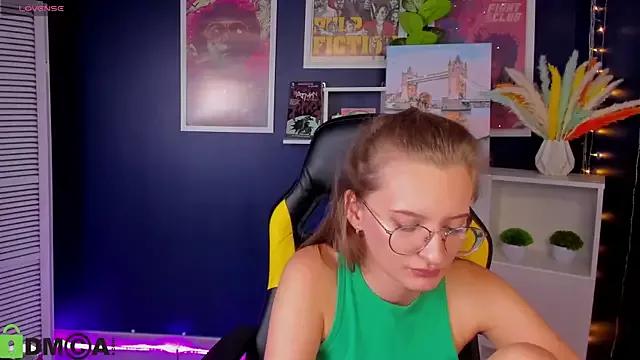 Explore our live girls sluts from our Custom and Multi clubs and checkout exclusive access to highly interactive content, such as shape, hair, titties, pussy type and many more.