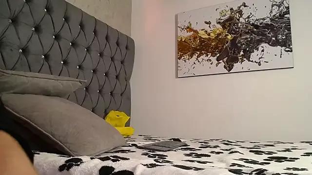 Explore our live girls sluts from our Custom and Multi clubs and checkout exclusive access to highly interactive content, such as shape, hair, titties, pussy type and many more.