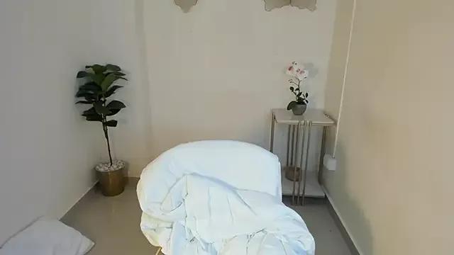 Mathilde_lina from StripChat is Freechat
