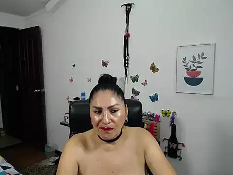 Explore our live girls sluts from our Custom and Multi clubs and checkout exclusive access to highly interactive content, such as shape, hair, titties, pussy type and many more.