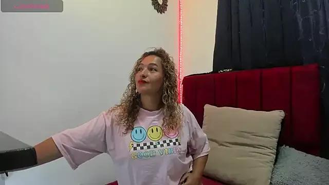 Explore our live girls sluts from our Custom and Multi clubs and checkout exclusive access to highly interactive content, such as shape, hair, titties, pussy type and many more.