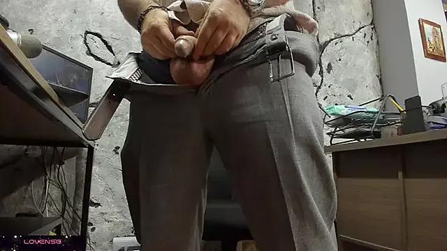 Maxi_thebig_daddy from StripChat is Freechat