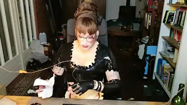 MaxiEmily from StripChat is Freechat