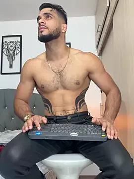 Maximiliano_ford from StripChat is Freechat