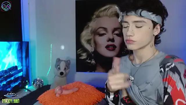 Maxiy_001 webcams show profile image 