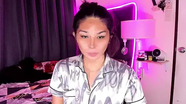 MaxxineMorenaTs from StripChat