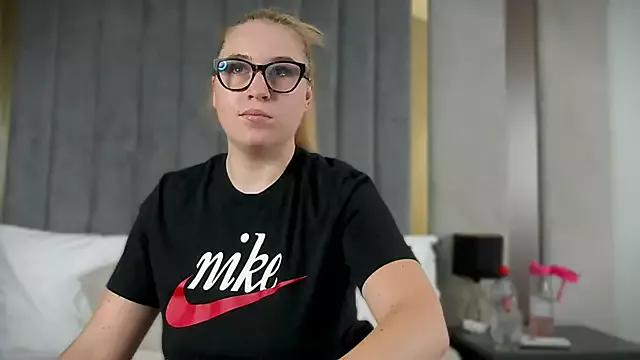 Maya_Collins_ from StripChat is Freechat