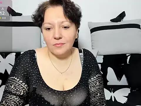 Explore our live girls sluts from our Custom and Multi clubs and checkout exclusive access to highly interactive content, such as shape, hair, titties, pussy type and many more.