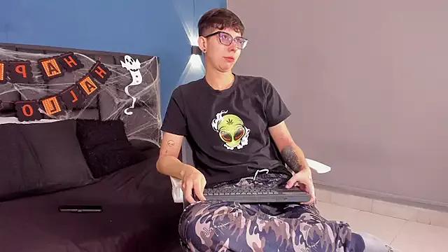 MaykStons from StripChat is Freechat