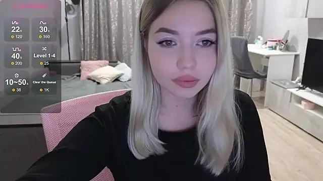 mayyymallorie from StripChat is Freechat