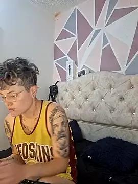 Explore our live girls sluts from our Custom and Multi clubs and checkout exclusive access to highly interactive content, such as shape, hair, titties, pussy type and many more.