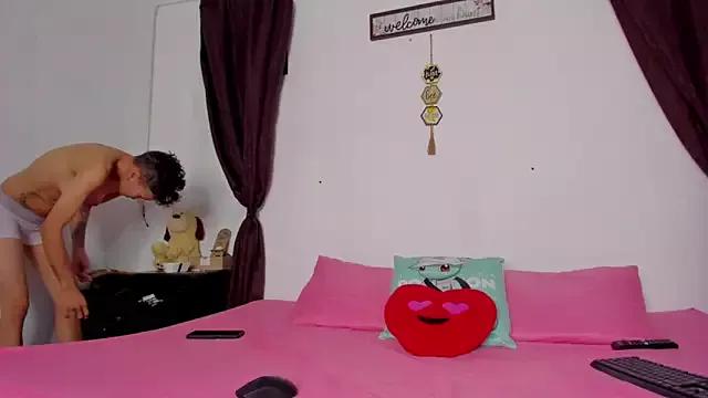 Explore our live girls sluts from our Custom and Multi clubs and checkout exclusive access to highly interactive content, such as shape, hair, titties, pussy type and many more.