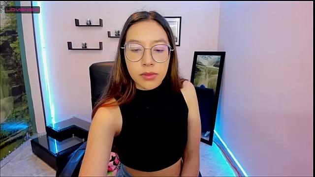 Explore our live girls sluts from our Custom and Multi clubs and checkout exclusive access to highly interactive content, such as shape, hair, titties, pussy type and many more.