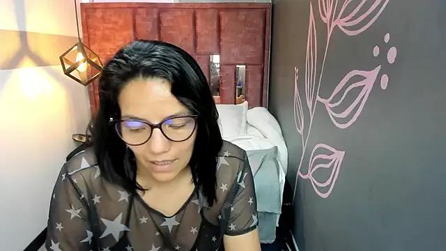 Explore our live girls sluts from our Custom and Multi clubs and checkout exclusive access to highly interactive content, such as shape, hair, titties, pussy type and many more.