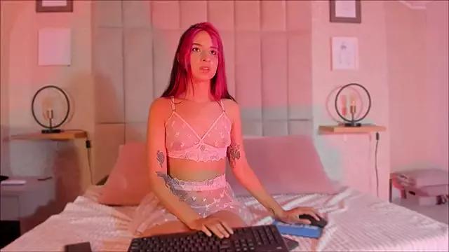 MeganBakerr_ from StripChat is Freechat