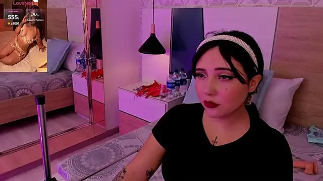Explore our live girls sluts from our Custom and Multi clubs and checkout exclusive access to highly interactive content, such as shape, hair, titties, pussy type and many more.
