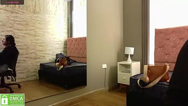Megara_25 from StripChat is Freechat