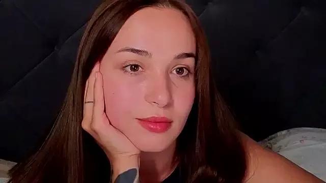 MeIisaLove from StripChat