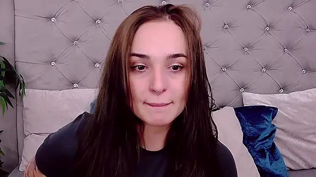 MeIisaLove from StripChat