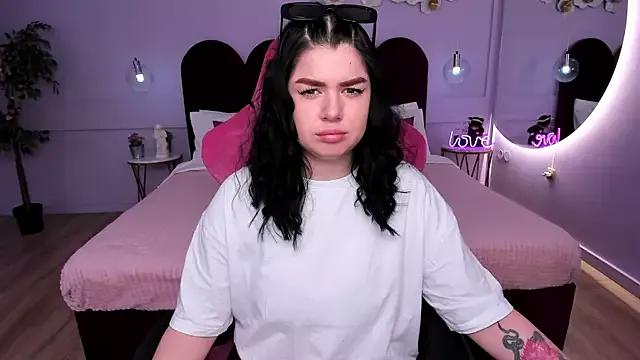 Explore our live girls sluts from our Custom and Multi clubs and checkout exclusive access to highly interactive content, such as shape, hair, titties, pussy type and many more.