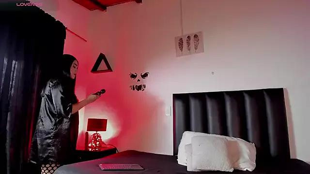 Explore our live girls sluts from our Custom and Multi clubs and checkout exclusive access to highly interactive content, such as shape, hair, titties, pussy type and many more.