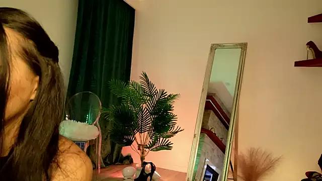MelanieRoyale from StripChat is Freechat
