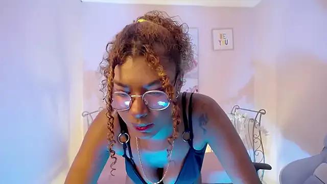 Explore our live girls sluts from our Custom and Multi clubs and checkout exclusive access to highly interactive content, such as shape, hair, titties, pussy type and many more.