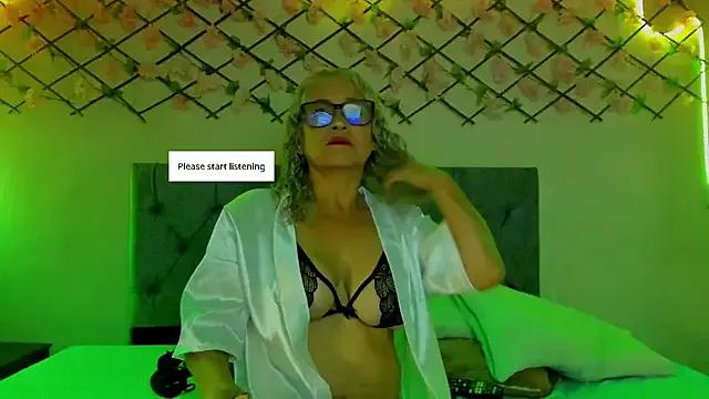 Explore our live girls sluts from our Custom and Multi clubs and checkout exclusive access to highly interactive content, such as shape, hair, titties, pussy type and many more.