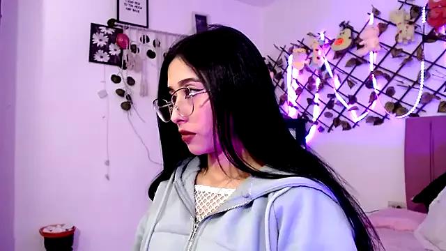 Explore our live girls sluts from our Custom and Multi clubs and checkout exclusive access to highly interactive content, such as shape, hair, titties, pussy type and many more.