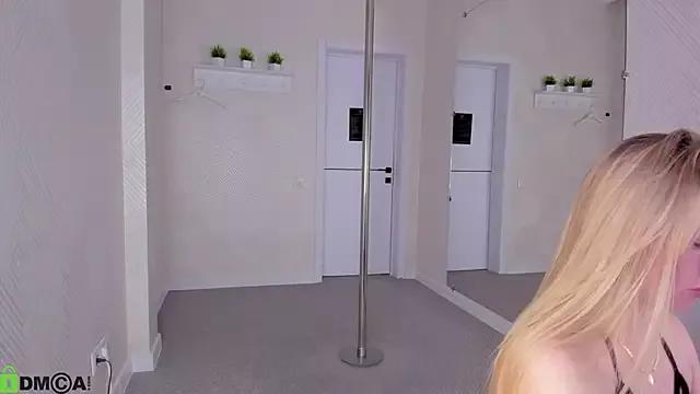 Melissa__White from StripChat is Freechat