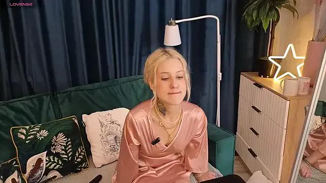 Explore our live girls sluts from our Custom and Multi clubs and checkout exclusive access to highly interactive content, such as shape, hair, titties, pussy type and many more.