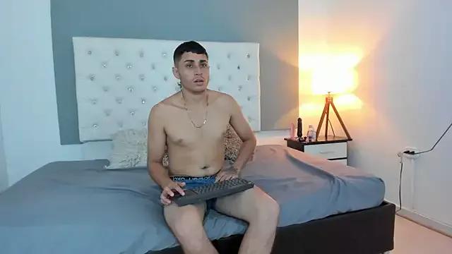 Explore our live girls sluts from our Custom and Multi clubs and checkout exclusive access to highly interactive content, such as shape, hair, titties, pussy type and many more.